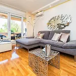 Marina Yacht Apartment